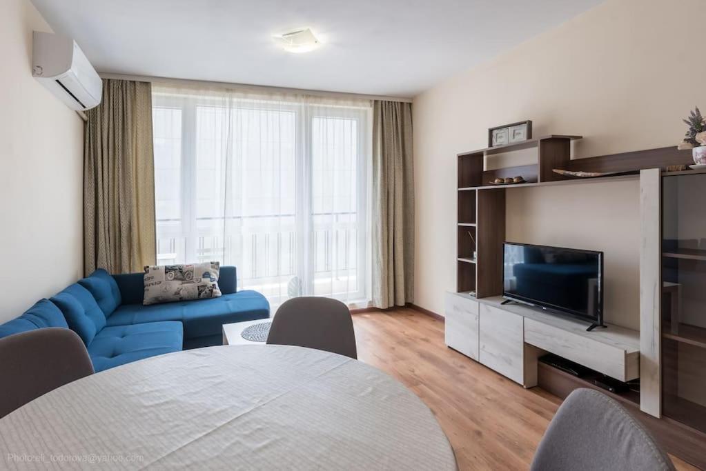 Bright Place Next To Grand Mall Varna Exteriör bild